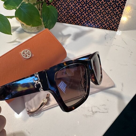 NWT! NEW! Tory Burch Trace Sunglasses -Dark Tortoise / Brown Gradient - Picture 9 of 10